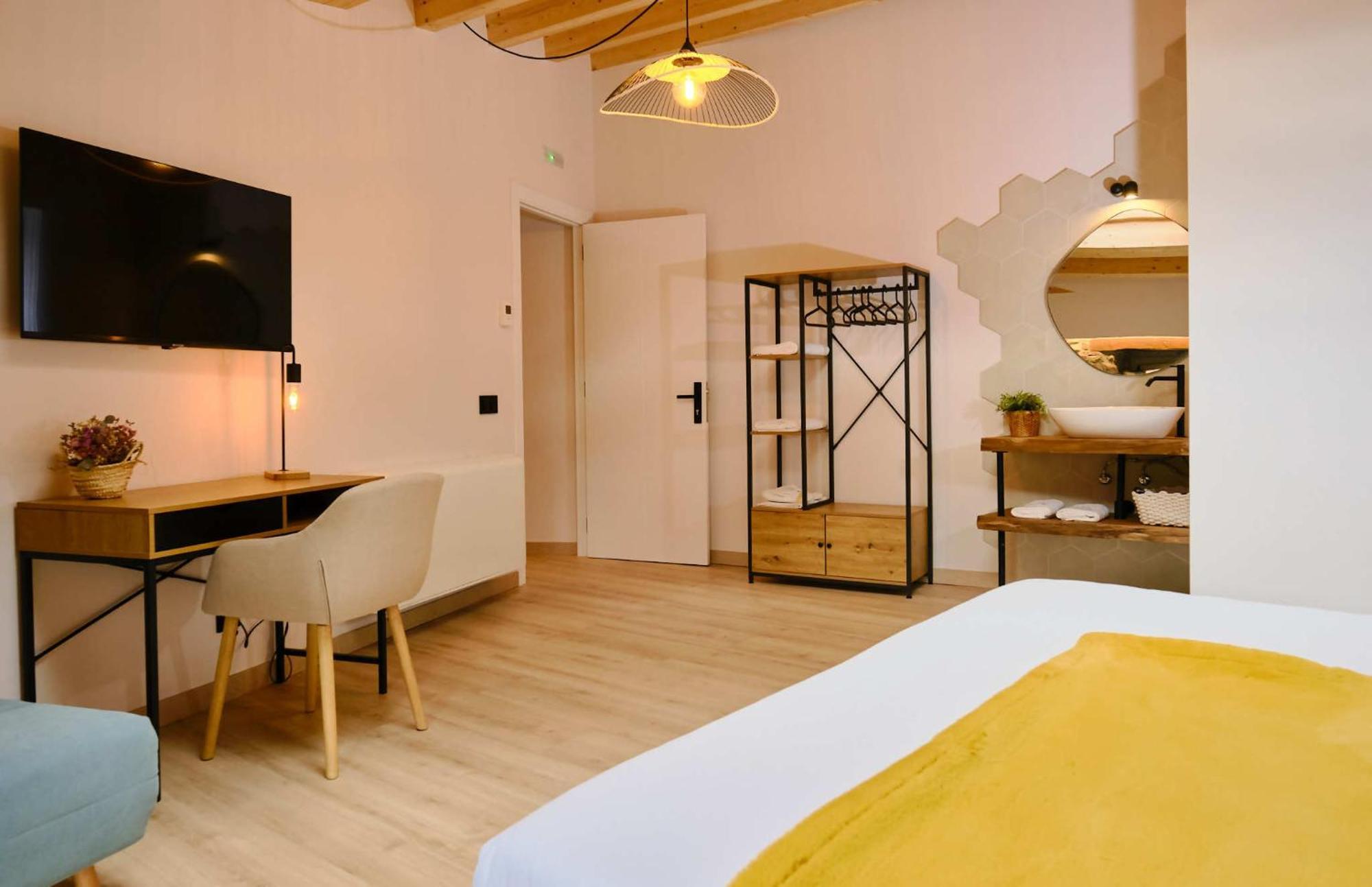 Hotel Moli Cardedeu Bagian luar foto